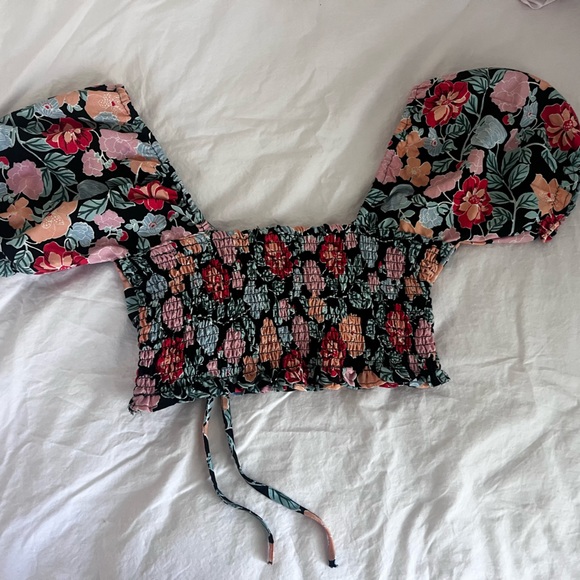 CUTE FLORAL TOP - Picture 2 of 3